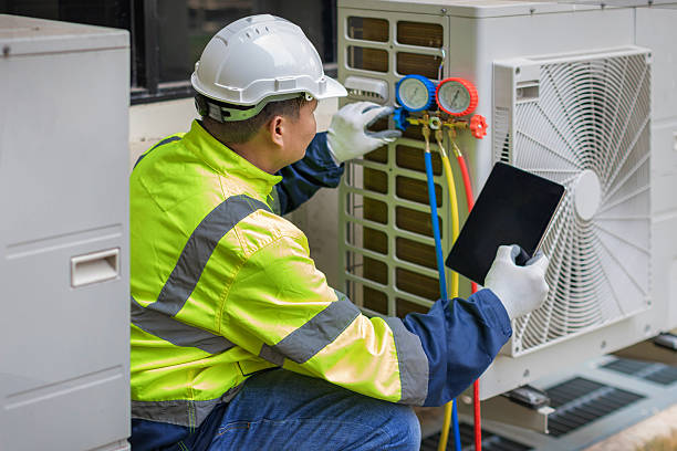 Professional Hvac Installation technician working in Campbell, FL